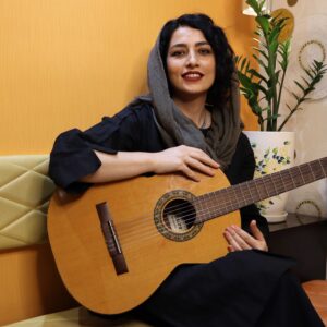 ندا سعیدی مدرس گیتار